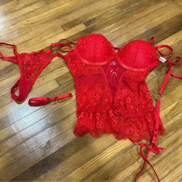 NWT Red Floral Lace Underwire Bustier Garter Set With Heart Choker - Picture 7 of 10